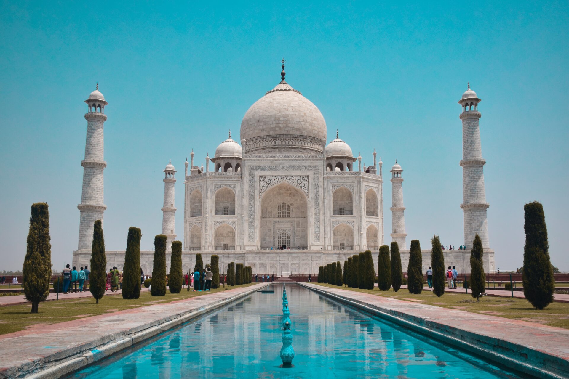 The Visual Illusions of the Taj-Mahal: Exploring Architectural Marvels